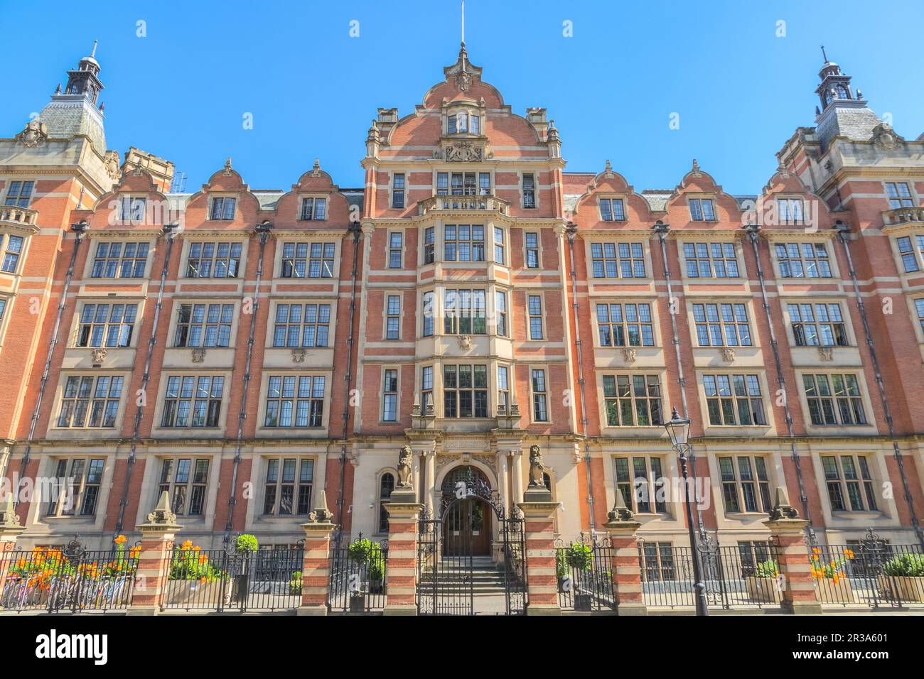 Sir Arthur Lewis Building (ex 32 Lincoln's Inn Fields e Her Majesty's Land Registry Building) oggi ospita la London School of Economics Foto Stock