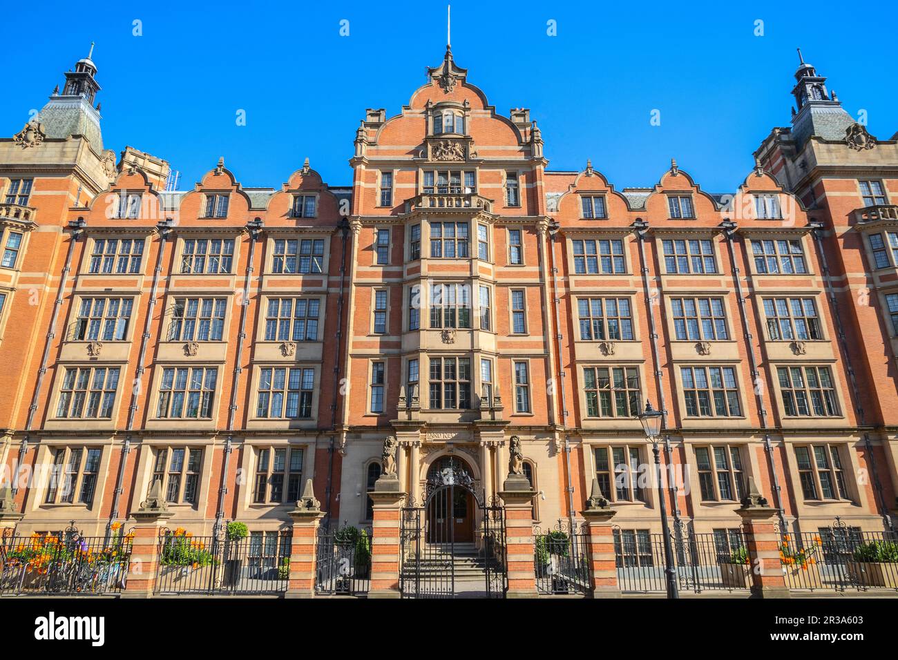 Sir Arthur Lewis Building (ex 32 Lincoln's Inn Fields e Her Majesty's Land Registry Building) oggi ospita la London School of Economics Foto Stock