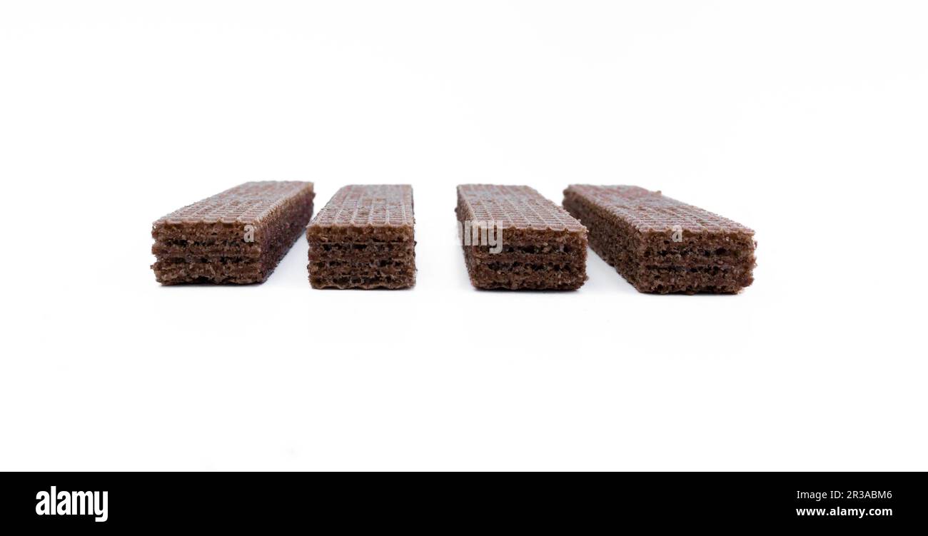 Wafer di cioccolato isolati su sfondo bianco, dopo alcune modifiche. Foto Stock