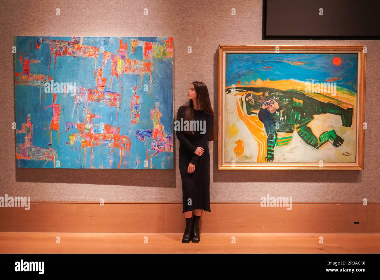 Londra Regno Unito. 23 maggio 2023 L-R . Reza Derakshani (Iran, nato nel 1952) Caccia Blu, stima: ££30.000 - £50.000, Hamed Nada (Egitto, 1924-1990) al Abour (The Crossing) stima: ££40.000 - £60.000. Anteprima di Bonhams Modern and Contemporary Middle Eastern Art sale. . La vendita si svolge il 24 maggio. A Bonhams New Bond Street. Credit: amer Ghazzal/Alamy Live News Foto Stock