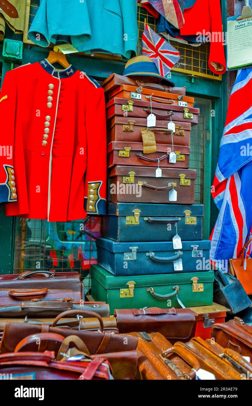 Londra, Regno Unito, , Close Up, Vintage Clothing on display, Portobello Road Market, Portobello Street Shops londra Foto Stock