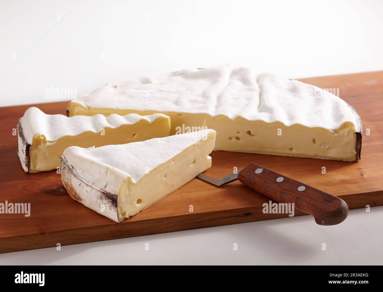 Vacherin Mont d'Or, formaggio francese a pasta molle a base di latte crudo Foto Stock