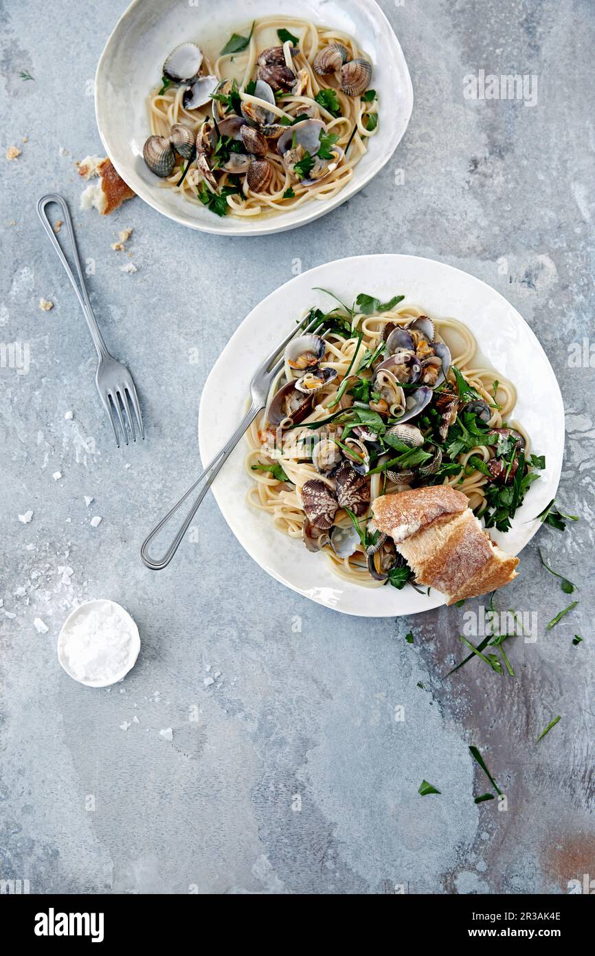 Linguine con vongole di stile orientale Foto Stock