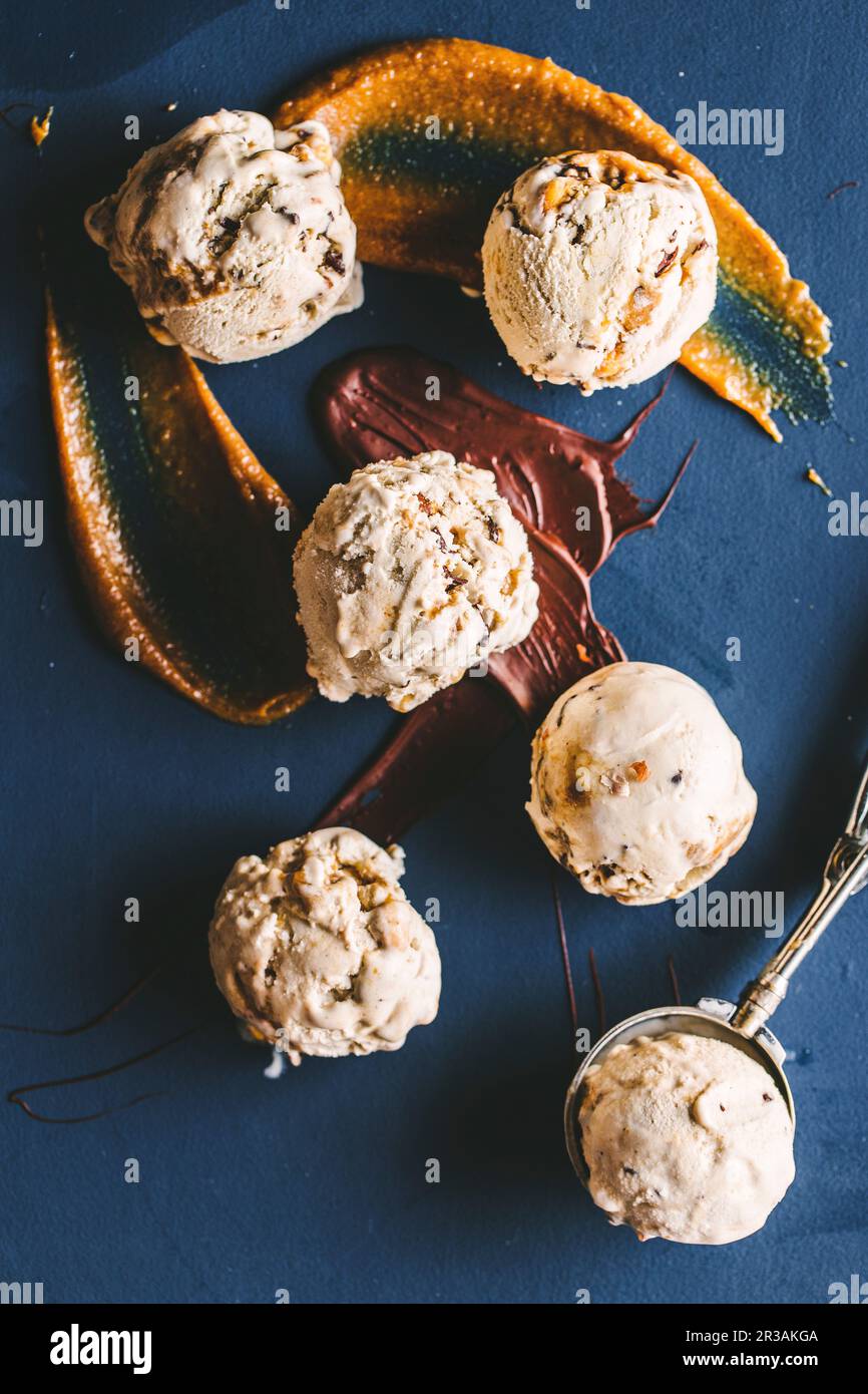 TiN Roof Ice Cream Peanuts Caramel Chocolate Foto Stock