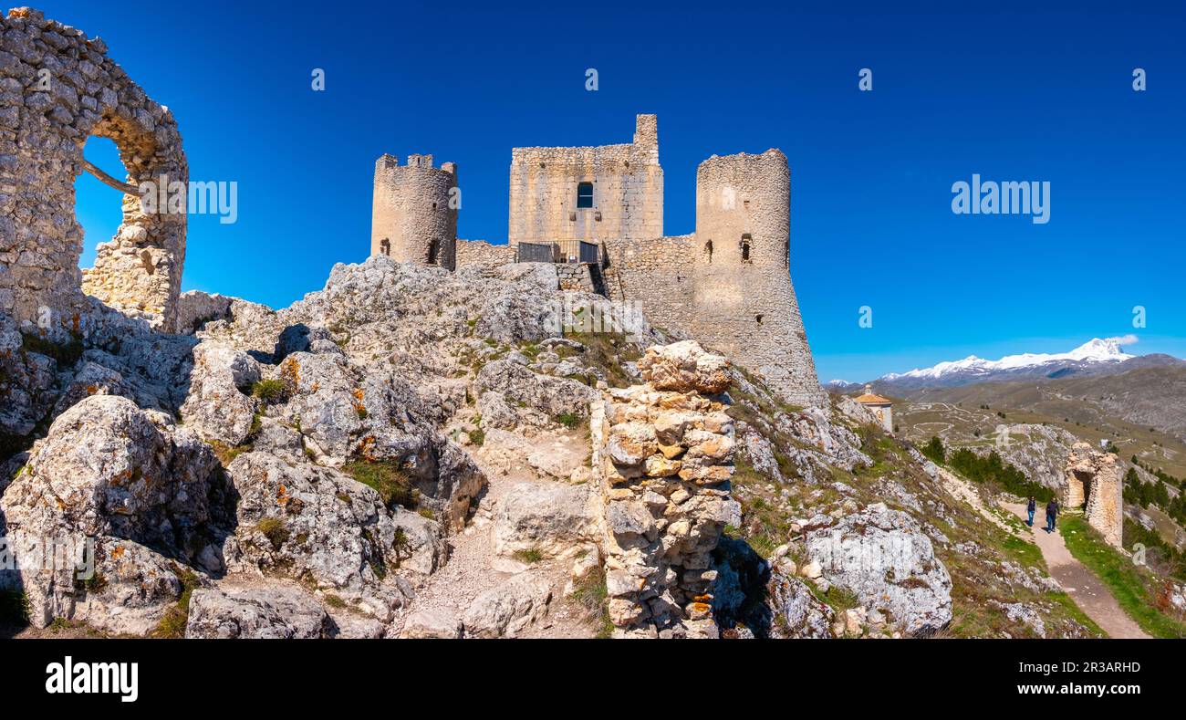 Rovine di Rocca Calascio in Abruzzo - Parco Nazionale del Gran Sasso nel sud Italia Foto Stock