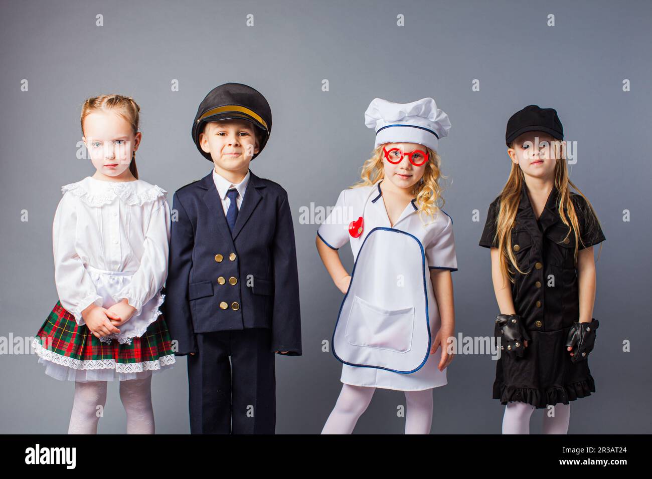 I bambini della scuola primaria scelgono la loro professione futura Foto Stock