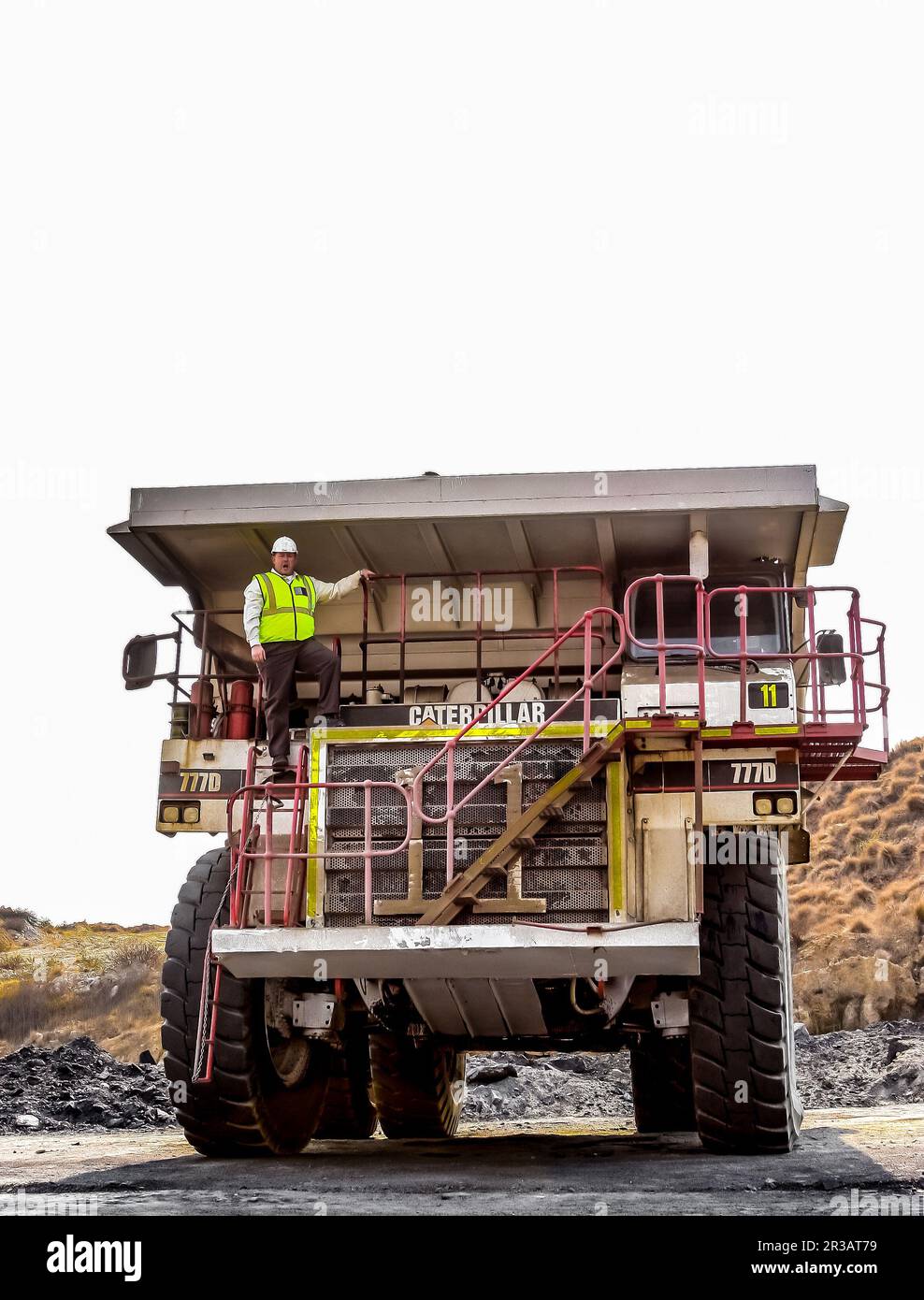 Dumper grandi che trasportano minerali di carbone per la lavorazione Foto Stock