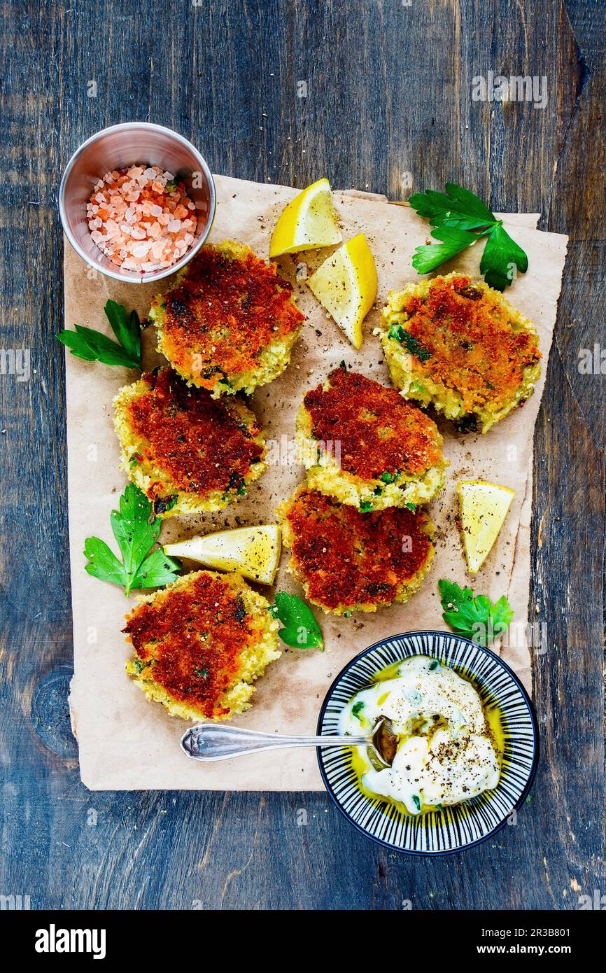 Frittelle di verdure con erbe fresche Foto Stock
