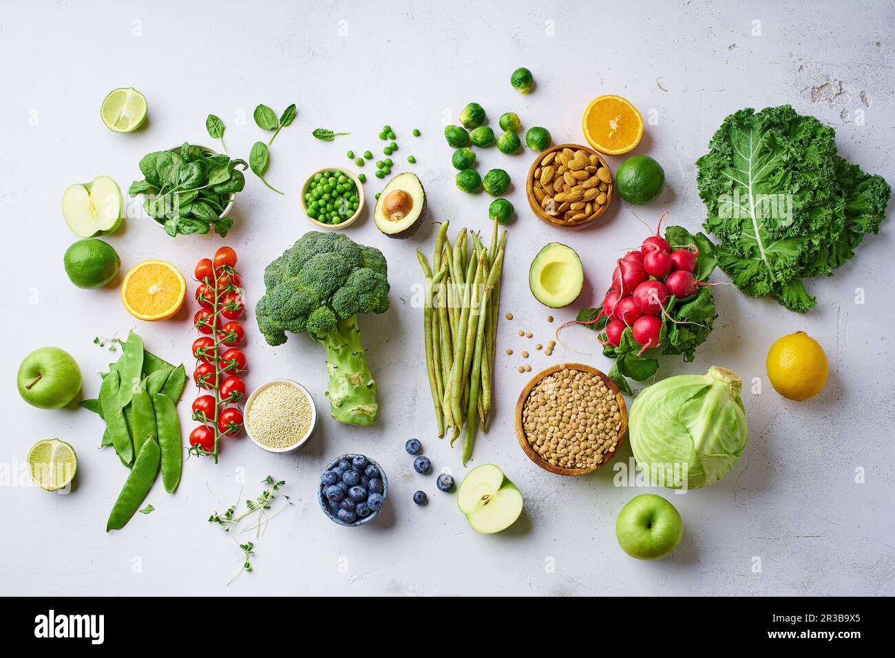 Ortaggi, frutta, lenticchie e mandorle Foto Stock