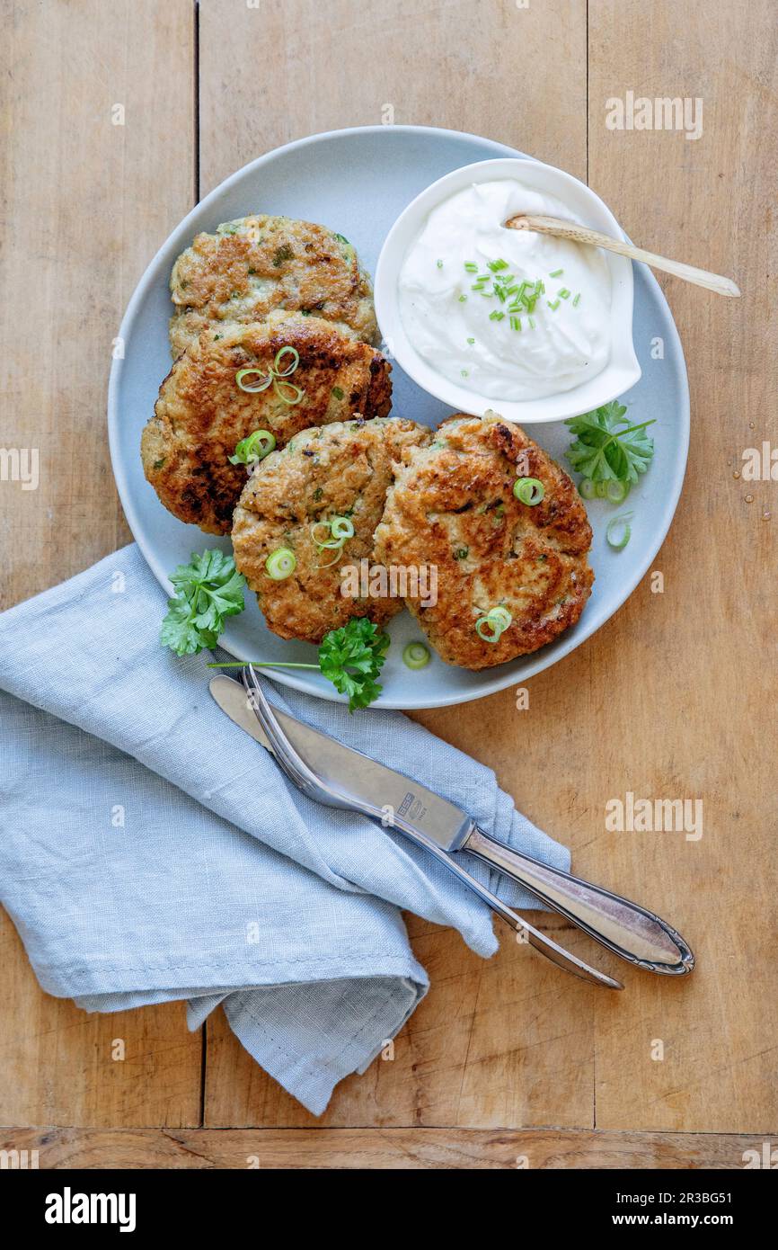 Frittelle di avena con una salsa di yogurt Foto Stock