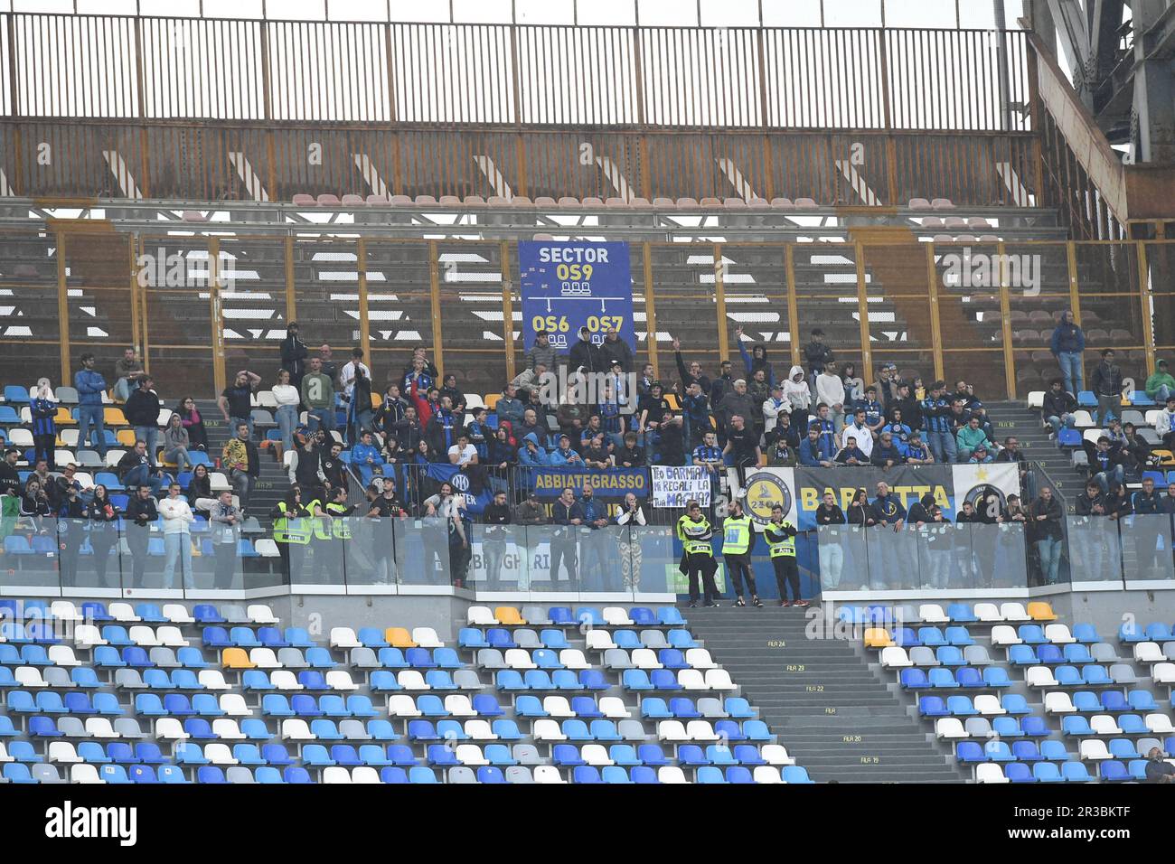 Napoli, Italia. 21 maggio, 2023. Tifosi del FC Internazionale durante la  Serie Un match tra SSC Napoli e FC Internazionale allo Stadio Diego Armando  Foto stock - Alamy