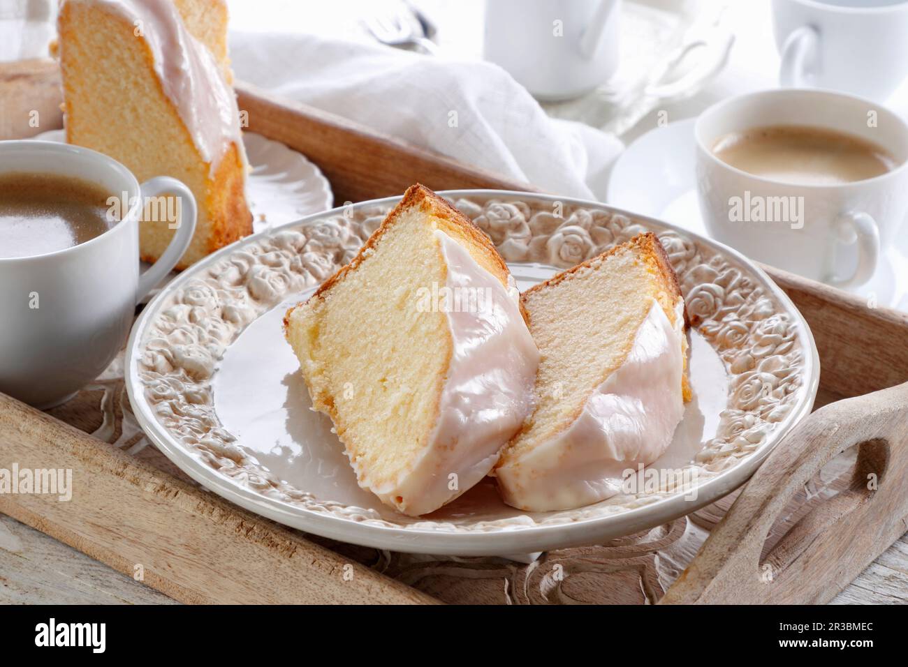 Babka - torta di bundt con glassa di zucchero Foto Stock