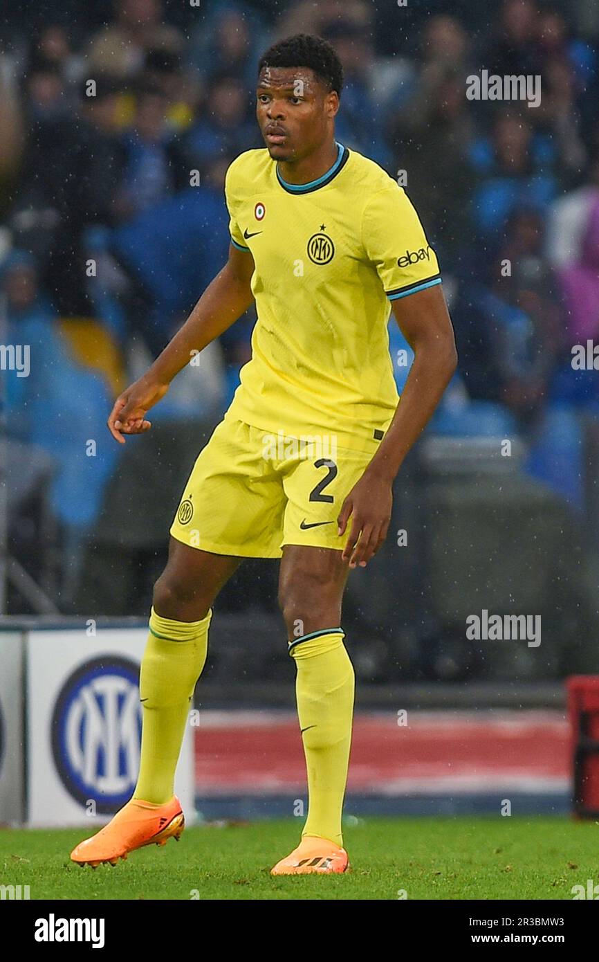 Napoli, Italia. 21 maggio, 2023. Denzel Dumfries del FC Internazionale durante la Serie Un match tra SSC Napoli e FC Internazionale allo Stadio Diego Ar Foto Stock