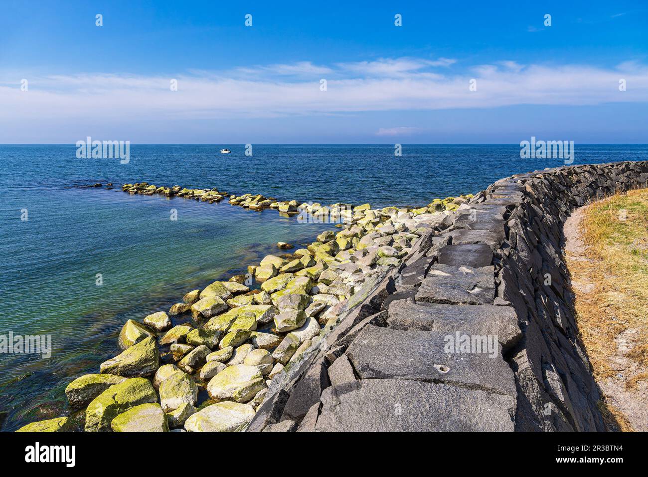 Muro di pietra Huckemauer sull'isola di Hiddensee, Germania. Foto Stock