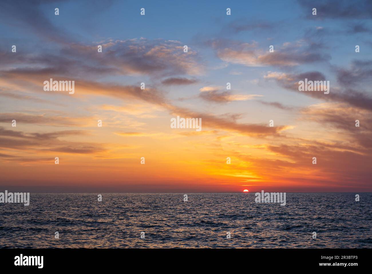 Mar Baltico con tramonto sull'isola di Hiddensee, Germania. Foto Stock