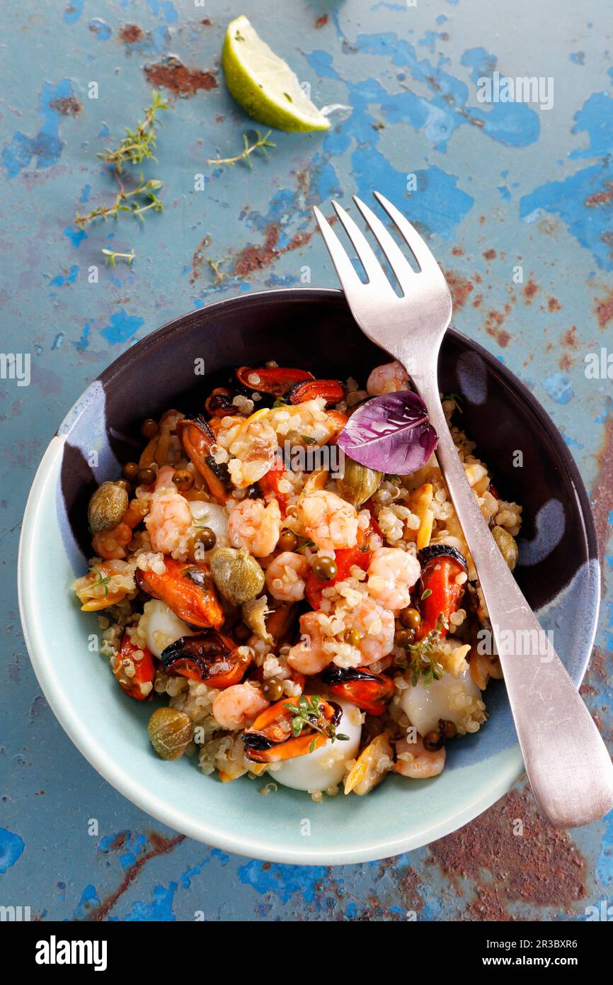 Insalata di pesce e quinoa Foto Stock