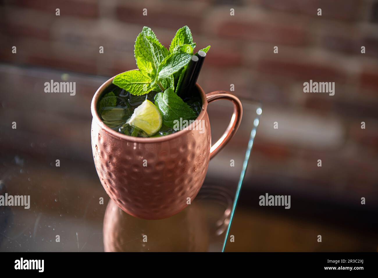 Mulo cocktail moscovita decorato con menta Foto Stock