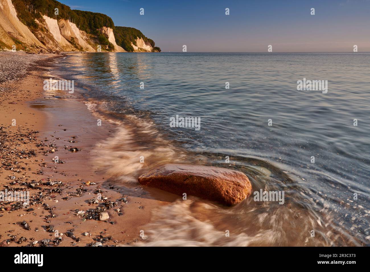 Ruegen Germania gesso rocce sentiero sul lago Foto Stock