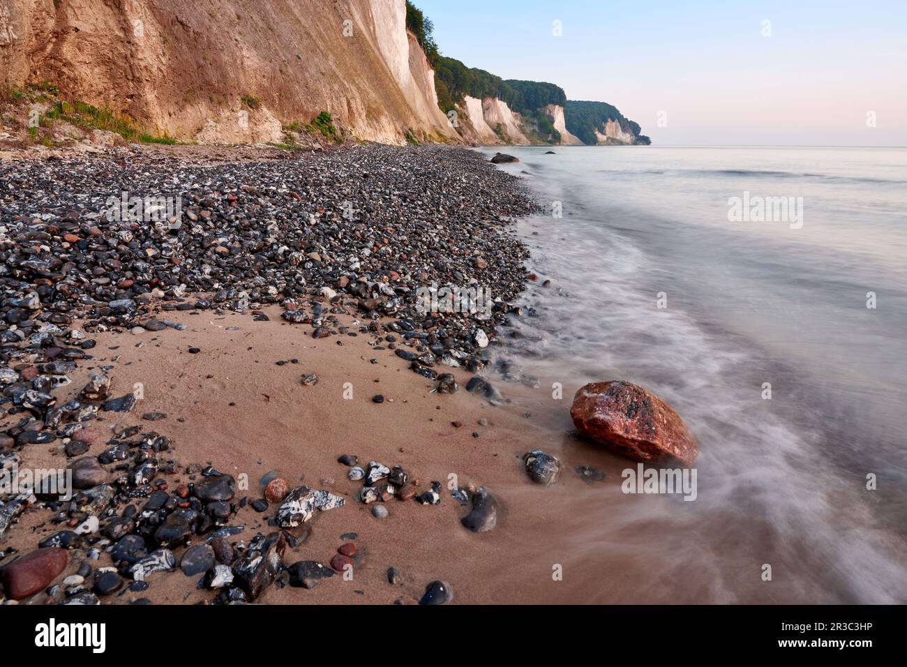 Ruegen Germania gesso rocce sentiero sul lago Foto Stock