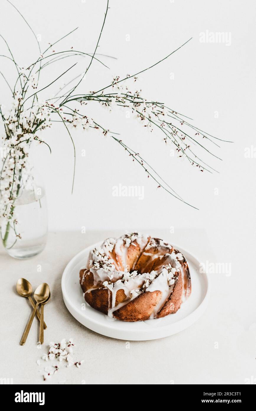 Torta Bundt con glassa Foto Stock