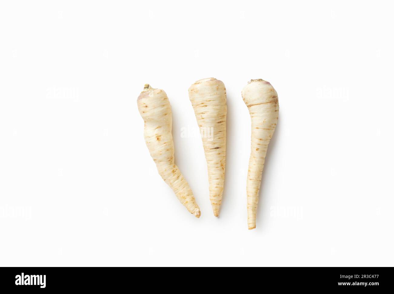 Flatlay con parsnip isolato su sfondo bianco Foto Stock