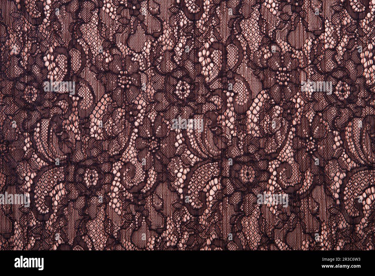 Texture di fondo in pizzo con openwork nero. Guipure nero. Tessuto nero con ornamento. Sfondo da b Foto Stock