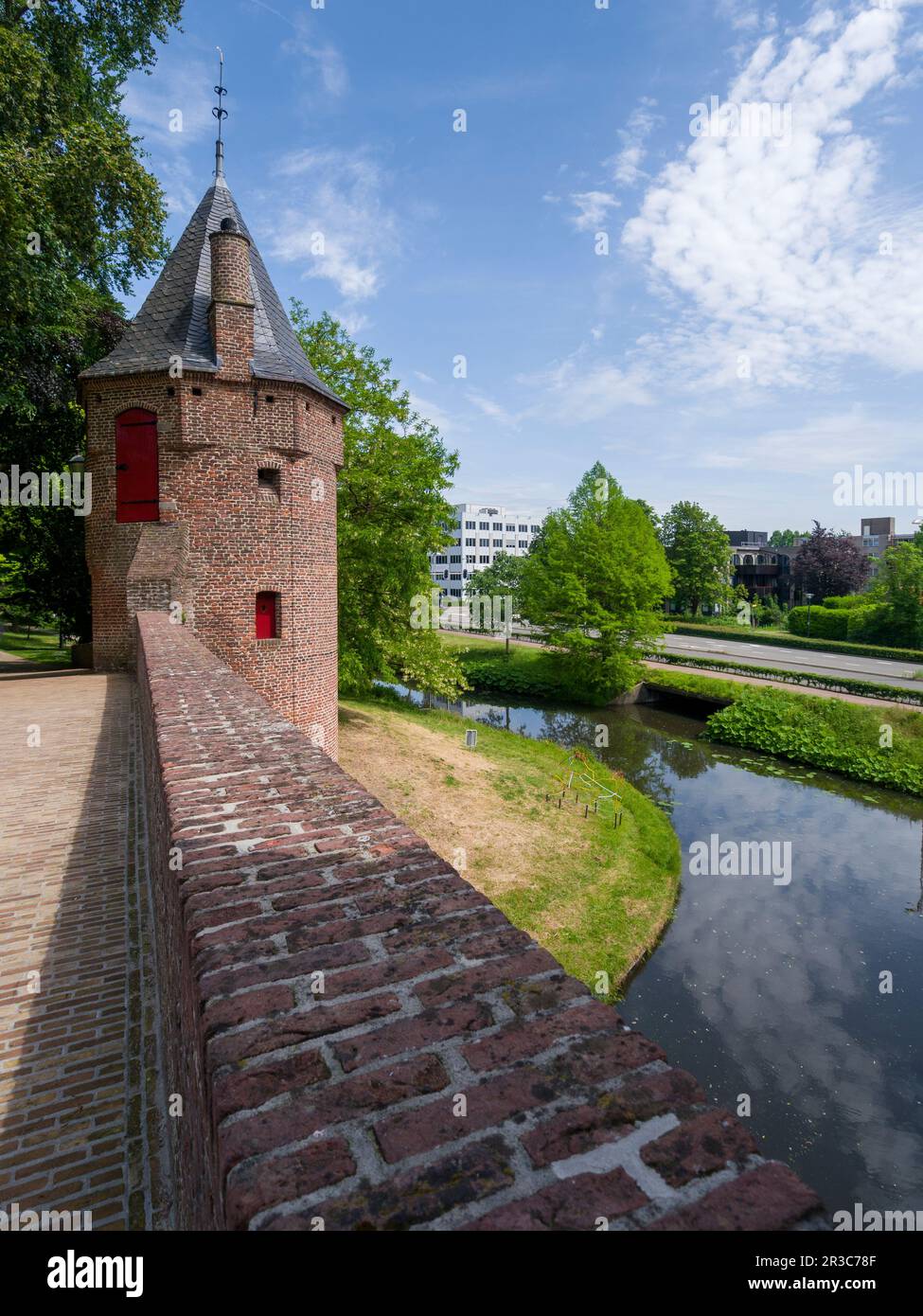 Monnikendam, la porta d'acqua orientale nelle mura della città olandese di Amersfoort, Paesi Bassi, Europa. Foto Stock