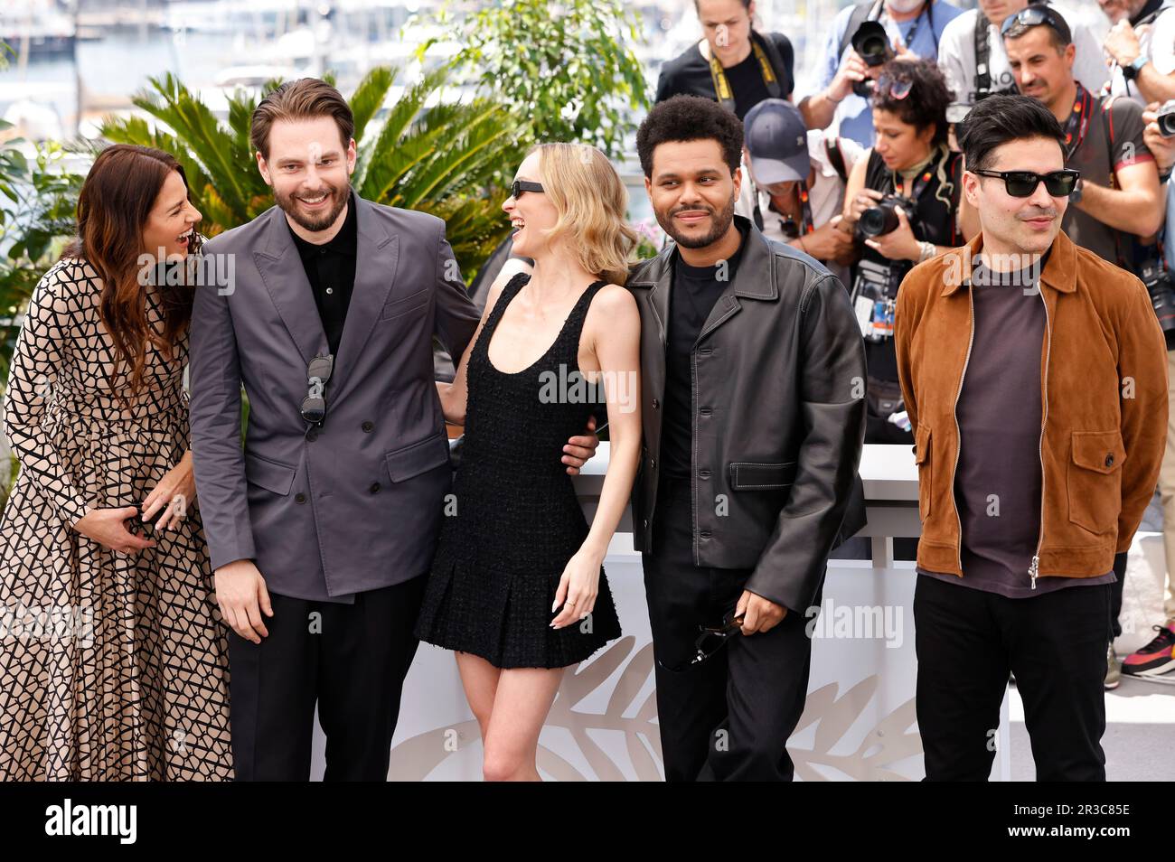 Ashley Levinson, Sam Levinson, Lily-Rose Melody Depp, Abel 'The Weeknd' Tesfaye und Reza Fahim beim Photocall zur HBO-Dramaserie 'The Idol' auf dem Festival de Cannes 2023 / 76. Internationale Filmfestspiele von Cannes am Palais des Festivals. Cannes, 23.05.2023 Foto Stock