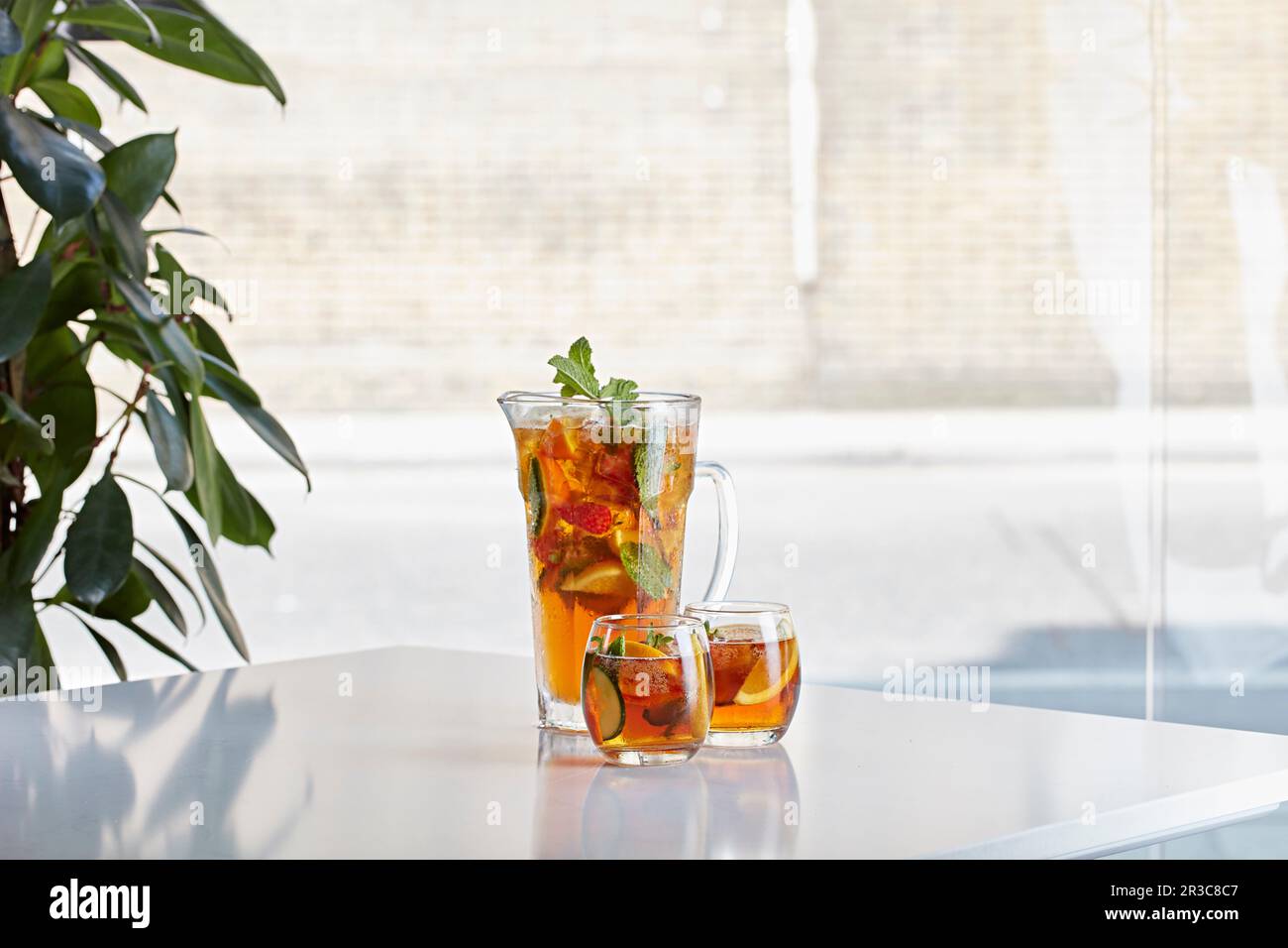 Brocca di Pimms Foto Stock