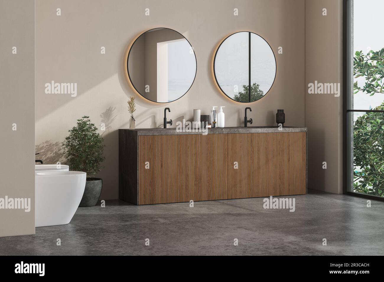 Bagno moderno con pareti beige, lavandino in marmo con doppio specchio e pavimento in cemento grigio. Bagno minimalista con mobili moderni. Vista Foto Stock
