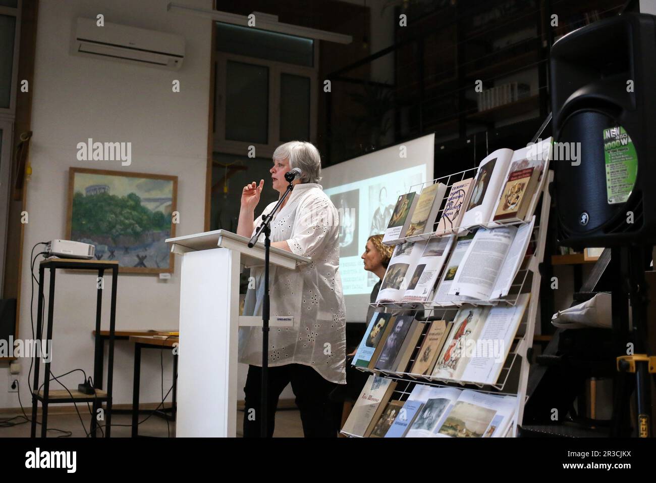 Riznikova Yaroslava intercessore del Direttore del Dipartimento di Cultura, nazionalità, religioni e la protezione dei beni culturali dell'Amministrazione Regionale dello Stato di Odessa, dando una lezione alla Biblioteca scientifica universale Regionale di Odessa. S. Grushevsky il sepoltura di Taras Shevchenko si è svolta il 22 maggio 1861 sulla collina di Chernechaya a Kanev. Per ricordare il famoso poeta ucraino Taras Shevchenko nella Biblioteca scientifica universale regionale di Odessa. S. Grushevsky si sono svolte le tradizionali letture di Shevchenko. Cadetti di Odessa state University of Internal Affair Foto Stock