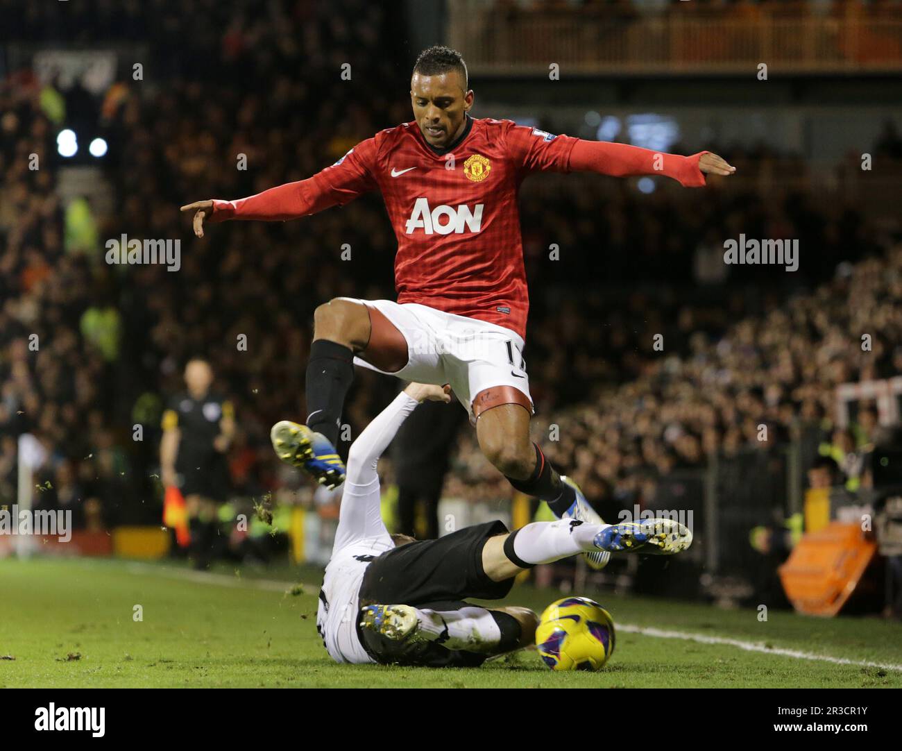 Fulham's Sascha Riether Battles with Manchester United's Nani Fulham 02/02/13 Fulham V Manchester United 02/02/13 The Premier League Photo: Richard W. Foto Stock