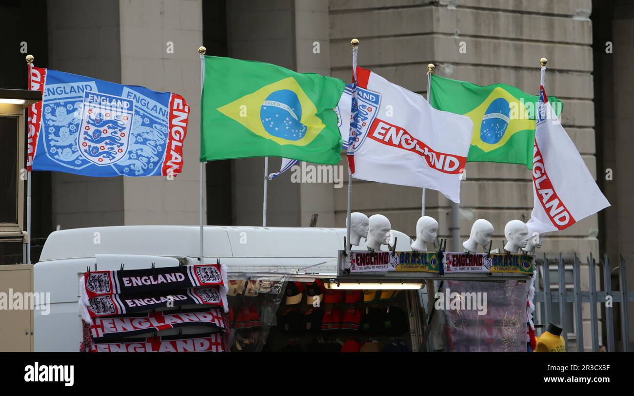 Bandiere inglesi e brasiliane fuori terra. Inghilterra Beat Brasile 2:1England 06/02/13 Inghilterra V Brasile 06/02/13 Internazionale amichevole Foto: Richa Foto Stock