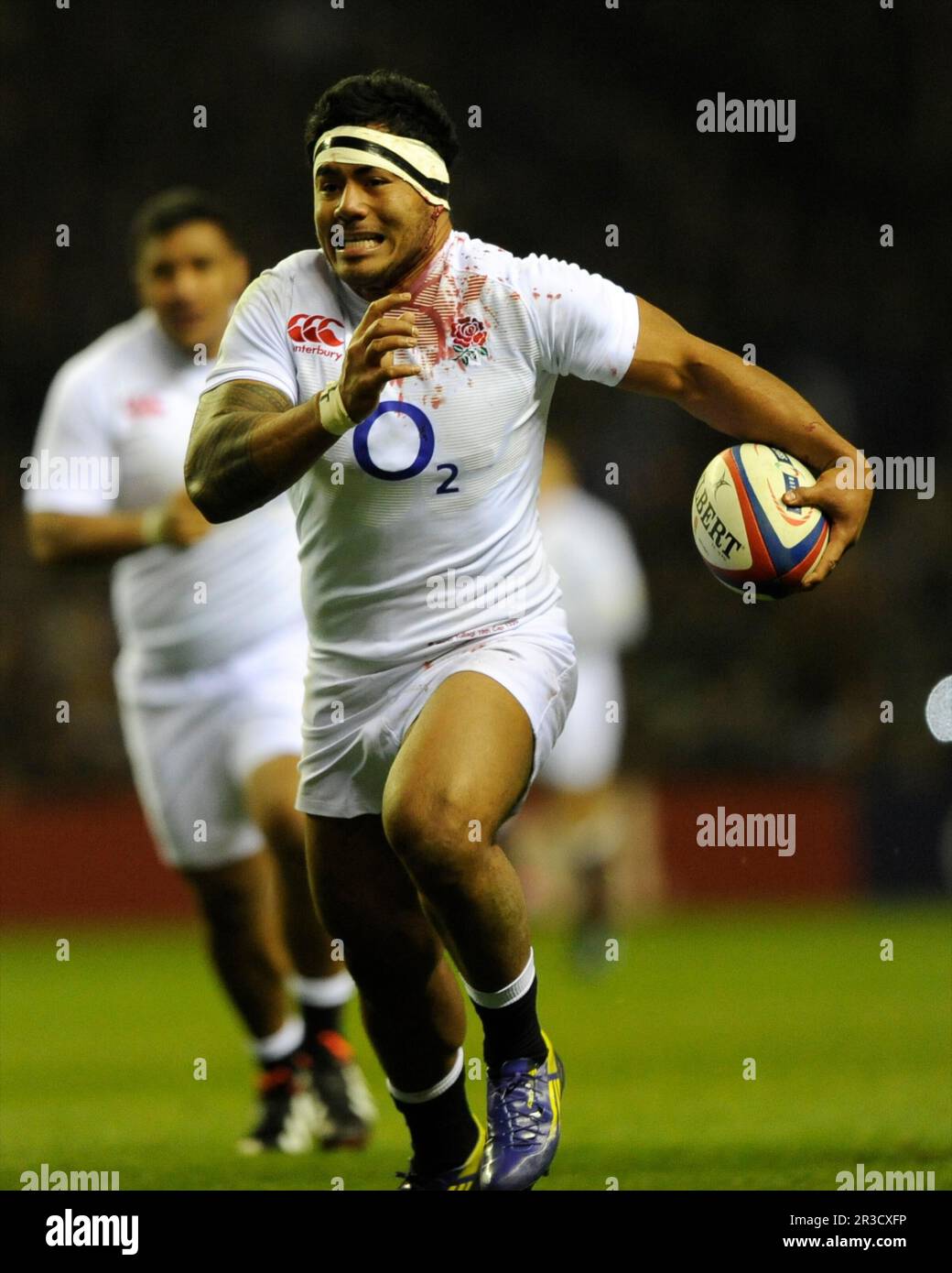 Manu Tuilagi di Inghilterra corre in una prova durante la partita RBS 6 Nazioni tra Inghilterra e Francia a Twickenham il Sabato 23rd Febbraio 2013 (Photo by Foto Stock