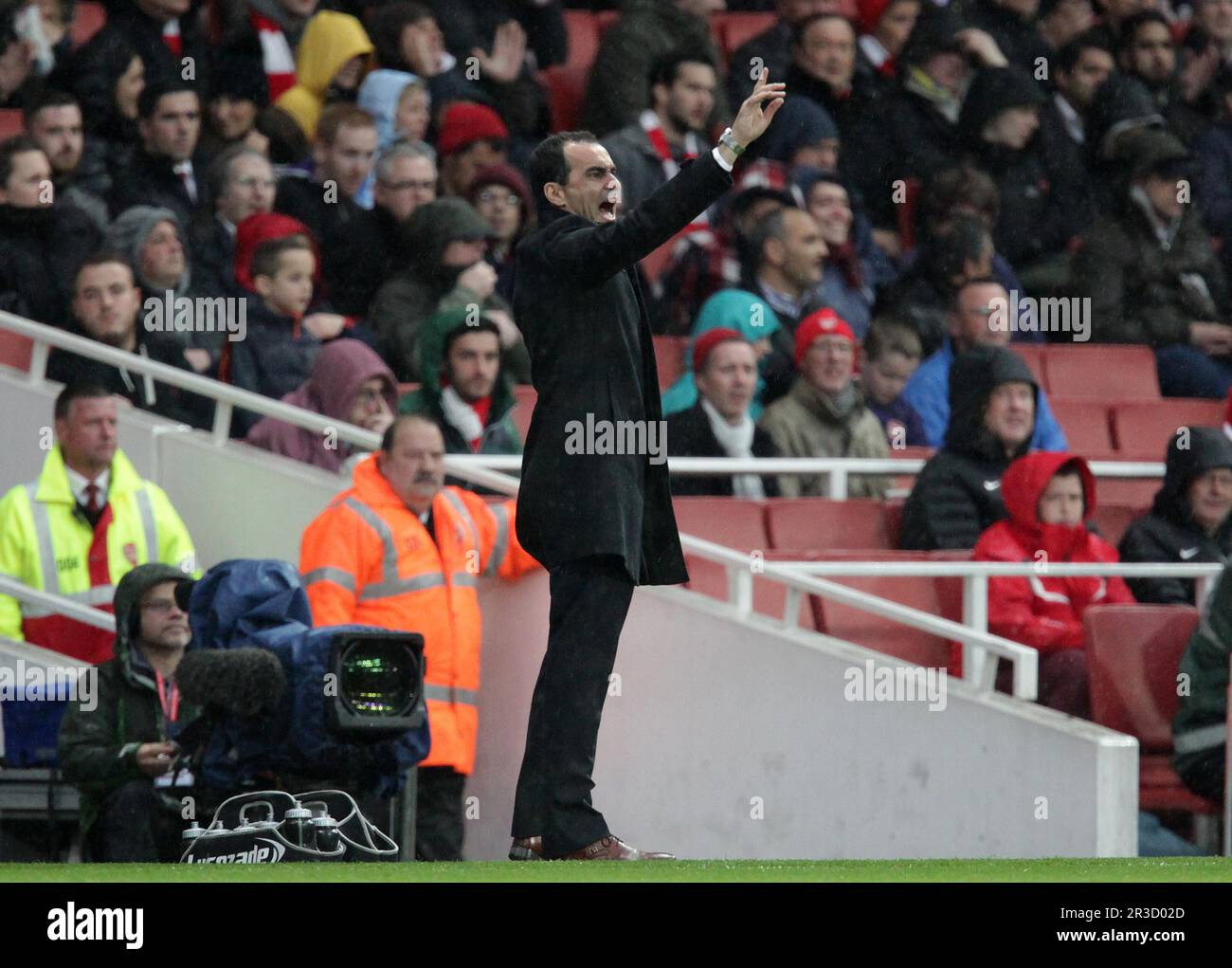 Roberto Martinez, direttore di Wigan Athletic, grida le sue istruzioni dalla linea di contatto. Arsenal Beat Wigan 4:1Arsenal 14/05/13 Arsenal V Wigan Athletic Foto Stock