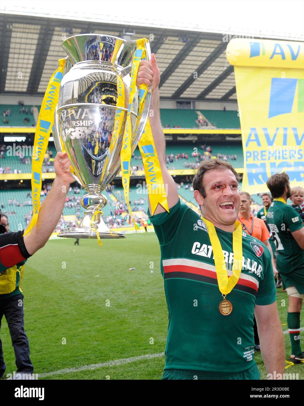 Julian Salvi di Leicester Tigers tiene il trofeo dopo la finale di Aviva Premiership tra Leicester Tigers e Northampton Saints a Twickenham Stad Foto Stock