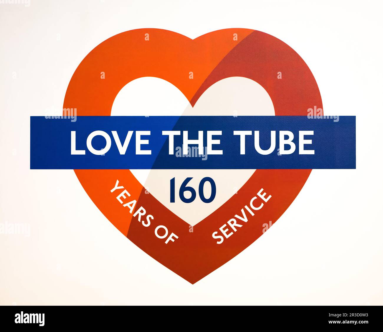 Un adattamento dell'iconico logo London Underground round, trasformato in un cuore rosso a due tonalità con le parole "Love the Tube" e "160 anni di servizio Foto Stock