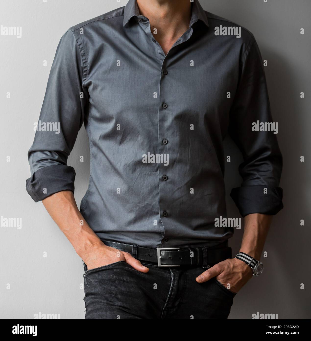 Capo corto uomo in una camicia elegante vestito Foto Stock