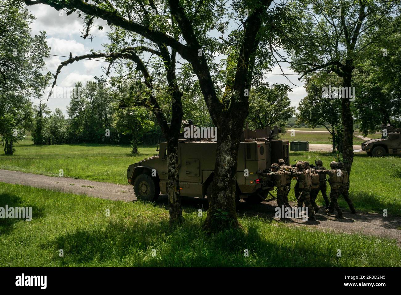 Caylus, Francia. 23rd maggio, 2023. Presentazione del VBMR-L 'Serval' francese (veicolo blindato multirole-Leger/Light Multirole Armoured Vehicle) durante un esercizio nel campo militare di Caylus, Francia, il 23 maggio 2023. Il Serval prenderà il posto del VAB (veicoli forward blindati) in servizio per più di 40 anni. Foto di Eliot Blondet/ABACAPRESS.COM Credit: Abaca Press/Alamy Live News Foto Stock