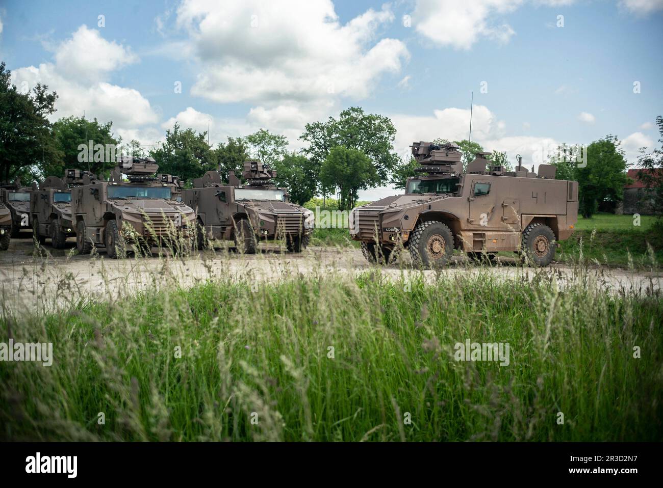 Caylus, Francia. 23rd maggio, 2023. Presentazione del VBMR-L 'Serval' francese (veicolo blindato multirole-Leger/Light Multirole Armoured Vehicle) durante un esercizio nel campo militare di Caylus, Francia, il 23 maggio 2023. Il Serval prenderà il posto del VAB (veicoli forward blindati) in servizio per più di 40 anni. Foto di Eliot Blondet/ABACAPRESS.COM Credit: Abaca Press/Alamy Live News Foto Stock