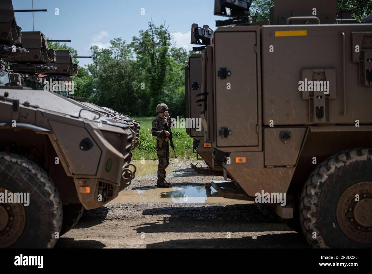 Caylus, Francia. 23rd maggio, 2023. Presentazione del VBMR-L 'Serval' francese (veicolo blindato multirole-Leger/Light Multirole Armoured Vehicle) durante un esercizio nel campo militare di Caylus, Francia, il 23 maggio 2023. Il Serval prenderà il posto del VAB (veicoli forward blindati) in servizio per più di 40 anni. Foto di Eliot Blondet/ABACAPRESS.COM Credit: Abaca Press/Alamy Live News Foto Stock