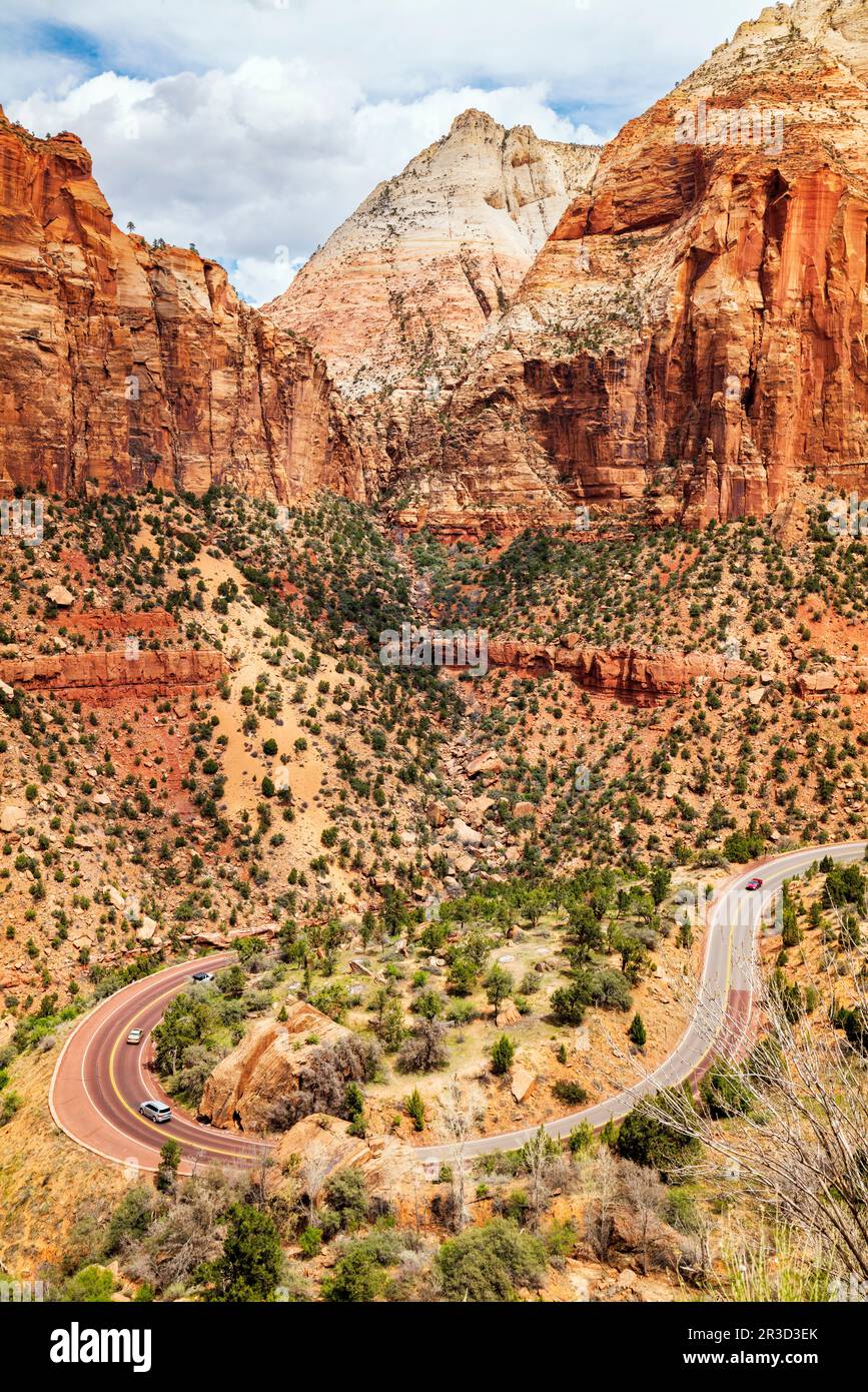Vista della valle da vicino al tunnel; tornate sulla Zion Mount Carmel Highway; Zion National Park; Utah; USA Foto Stock