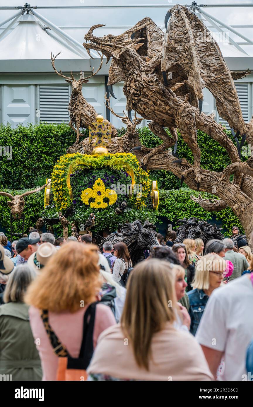 Londra, Regno Unito. 23rd maggio, 2023. James Doran-Webb sculture in legno secco - il Chelsea Flower Show 2023. Credit: Guy Bell/Alamy Live News Foto Stock