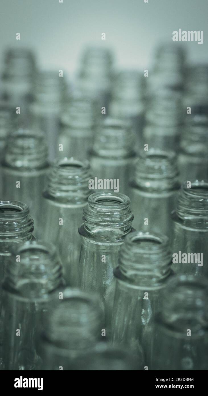 Vuoto vetro bottles.UK l'industria del vetro di imballaggio raggiunge il punto di crisi - imballaggio recupero nota PRN sistema sta incoraggiando l'esportazione di vetro Foto Stock