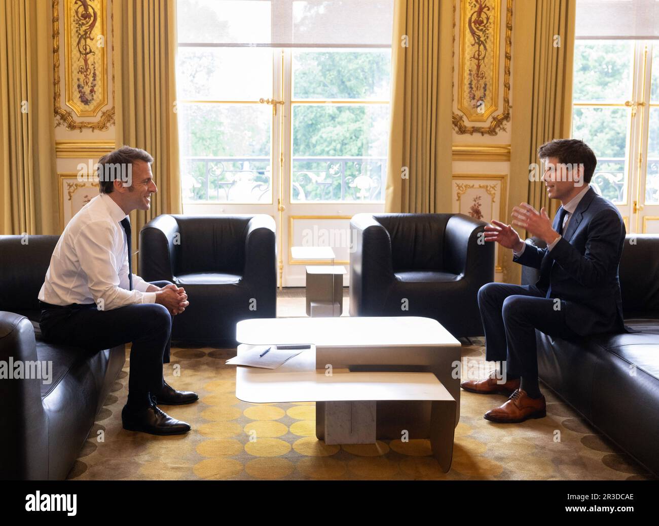 Parigi, Francia. 23rd maggio, 2023. Il Presidente francese Emmanuel Macron incontra il CEO di OpenAI Sam Altman all'Elysee Palace di Parigi, il 23 maggio 2023. Foto di Jacques Witt/Pool/ABACAPRESS.COM Credit: Abaca Press/Alamy Live News Foto Stock