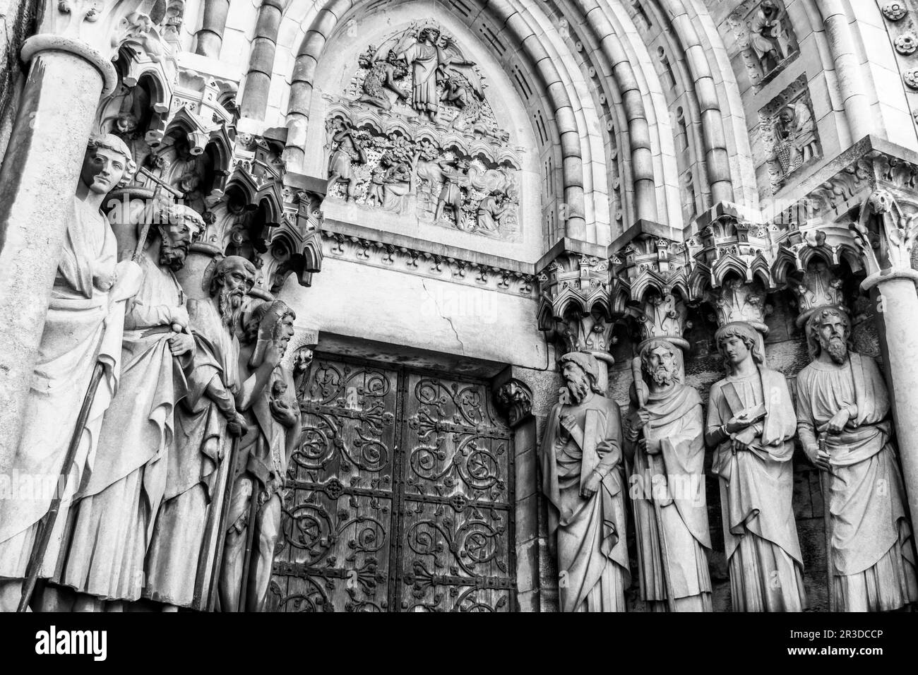 Particolare della facciata della cattedrale di Cork. La facciata dell'edificio. Stile neo-gotico. Foto Stock