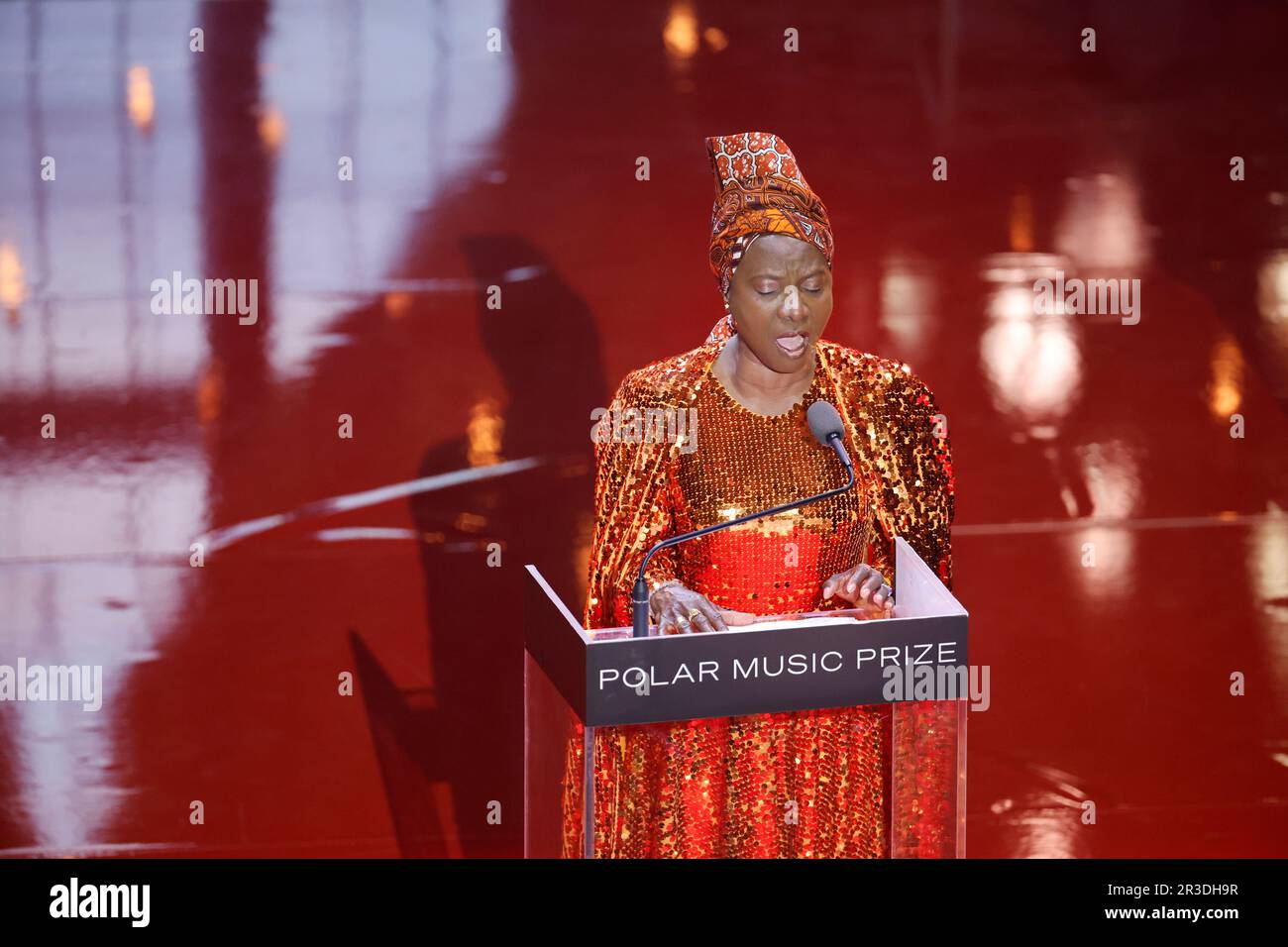 Stoccolma, Svezia. 23rd maggio, 2023. Premio Polar Music Award il cantautore Beninese-francese Angélique Kidjo ha tenuto un discorso dopo aver ricevuto il premio durante la cerimonia del Premio Polar Music Award al Grand Hotel di Stoccolma, 24 maggio 2023. Foto: Christine Olsson/TT/Kod 10430 Credit: TT News Agency/Alamy Live News Foto Stock