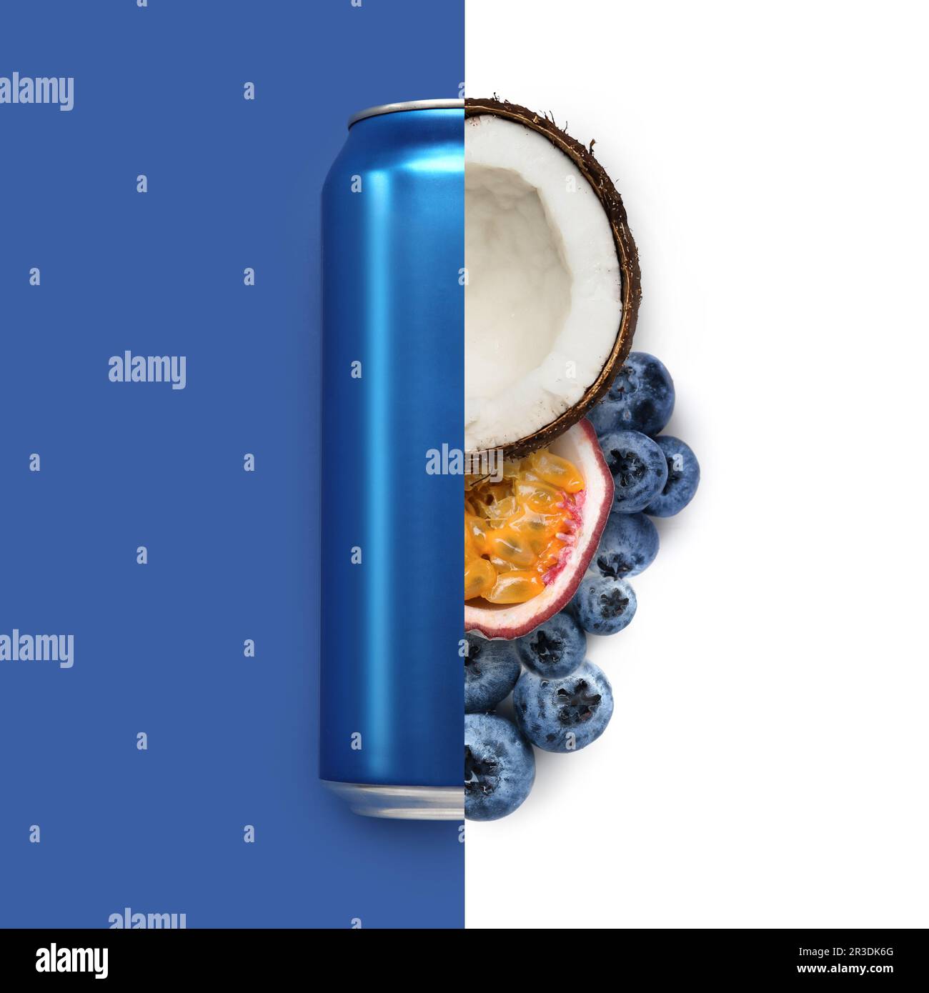 Collage con lattina di soda, frutto della passione dolce, cocco e mirtilli Foto Stock