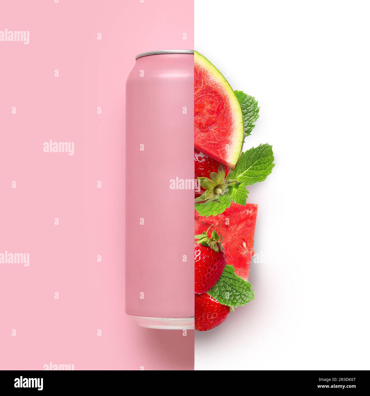 Collage con lattina di soda, cocomero dolce, menta e fragola Foto Stock