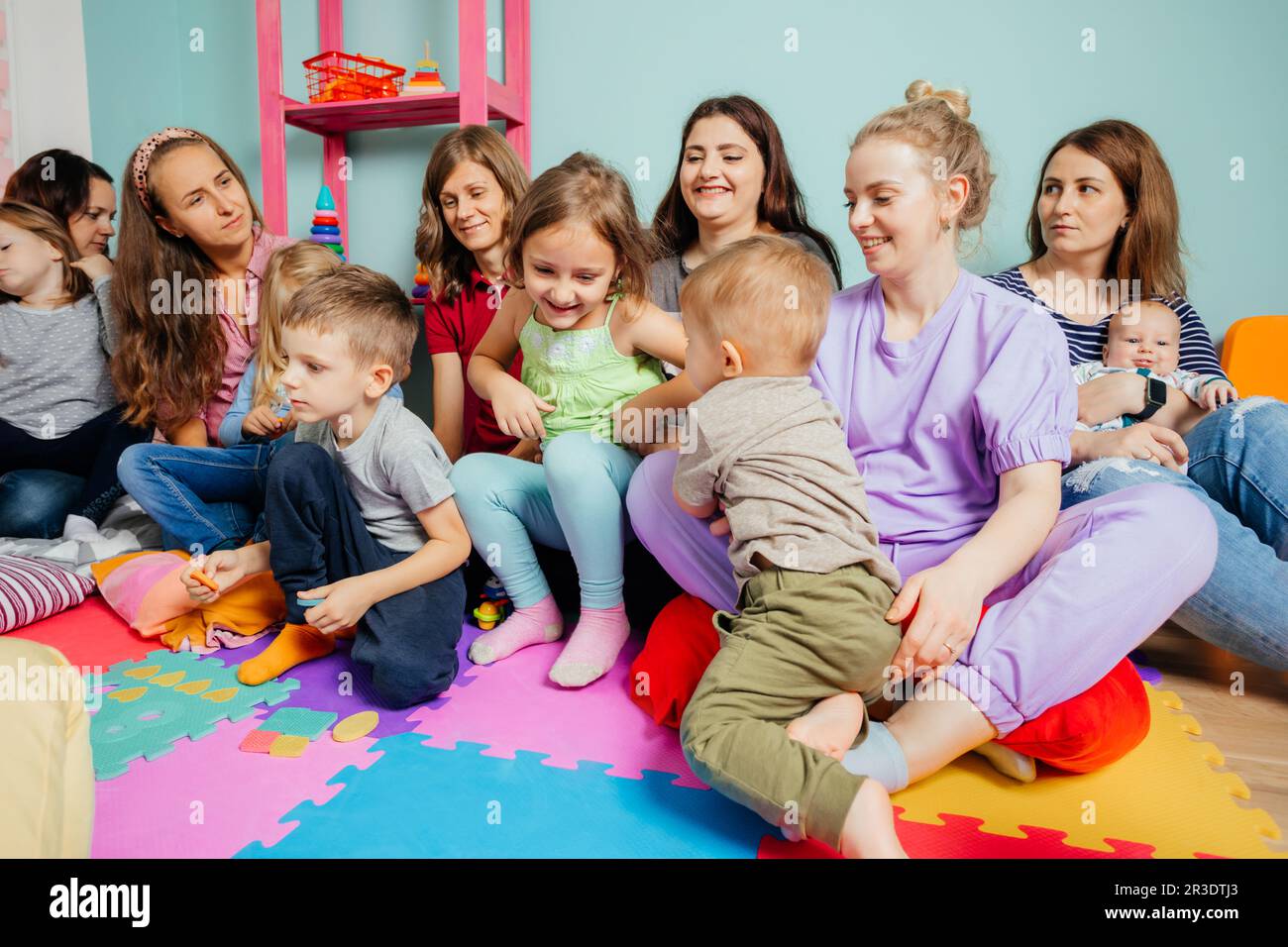 Le madri si riunirono per comunicare e sostenersi Foto Stock